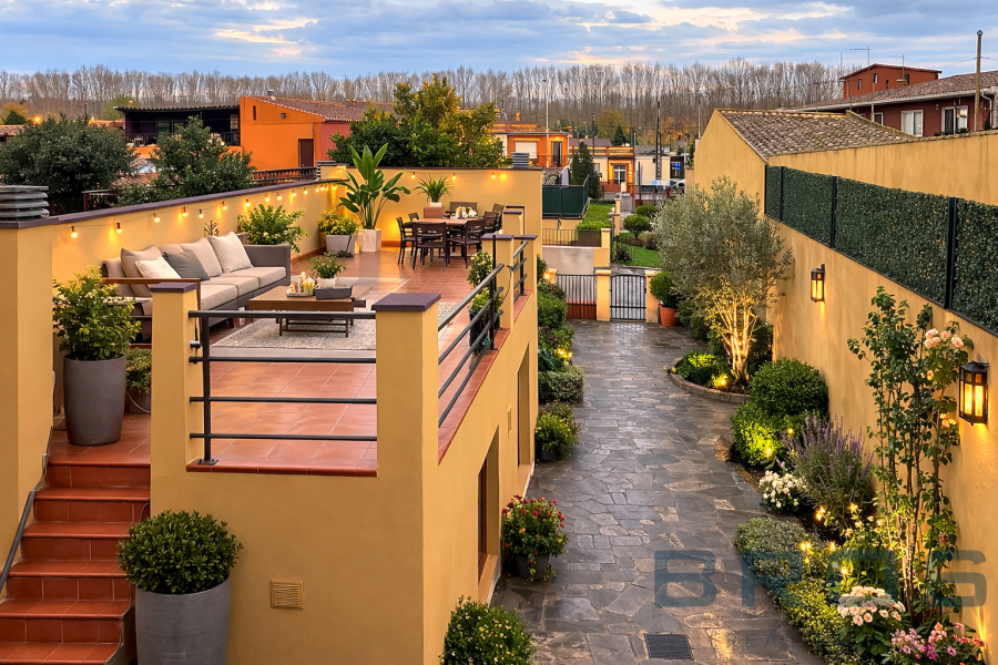 MAISON AVEC JARDIN AU CENTRE DE RIUDARENES SUR UN TERRAIN DE 484 m² AVEC GRAND POTENTIEL URBANISTIQUE