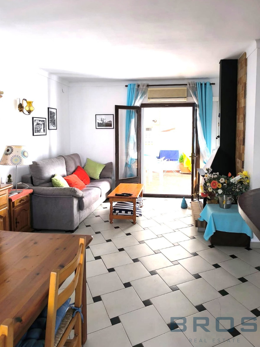 CASA CON JARDÍN PRIVADO A 300 M DE LA PLAYA EN RIELLS