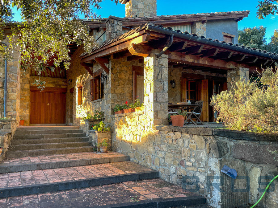 CHALET SITUADO EN EL ENTORNO DEL ESPACIO NATURAL Y PROTEGIDO DE LA GARROTXA.